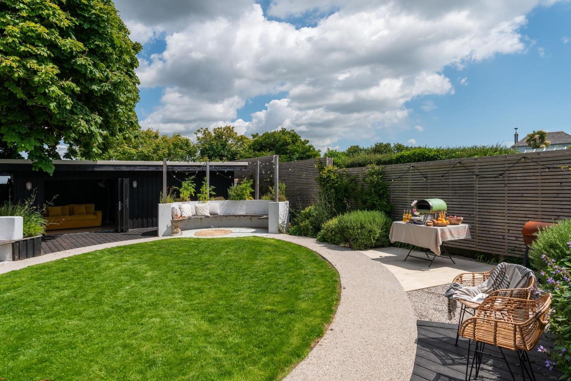 Smurf House Villa Kingsbridge  Exterior photo